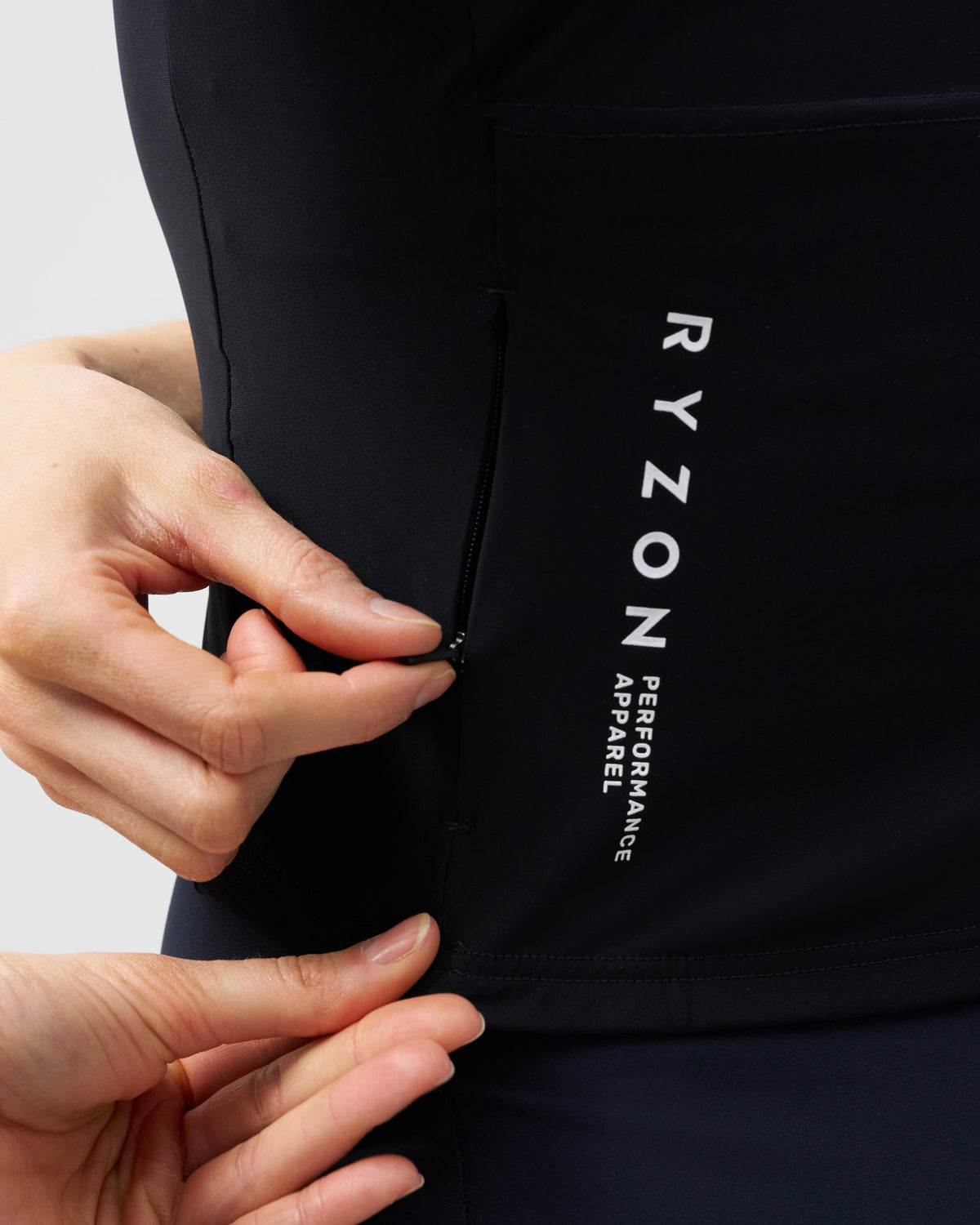 Vela Cycling Cropped Top Women